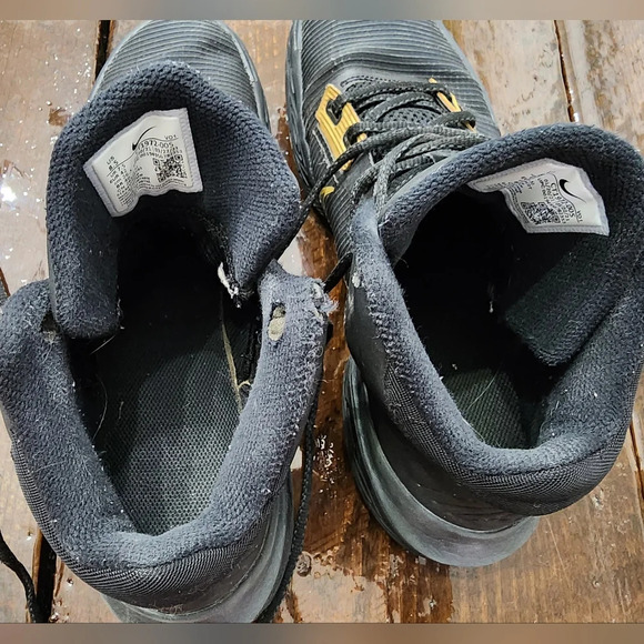 👟 Nike Kyrie Flytrap 4 Black Metallic Gold size 8.5 - Picture 6 of 10